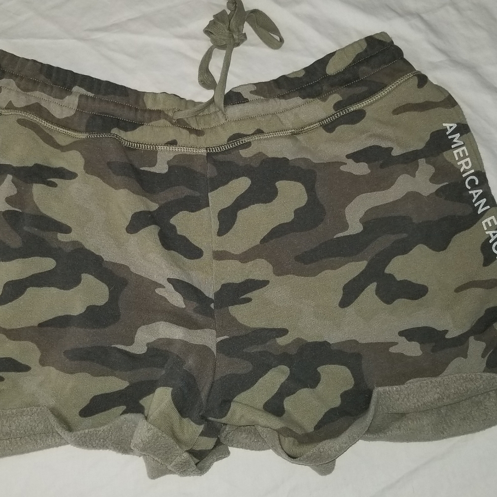 American Eagle xl shorts camo